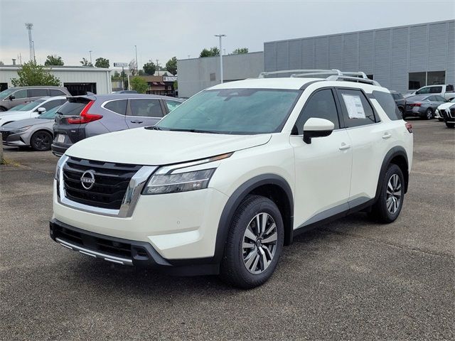 2024 Nissan Pathfinder SL