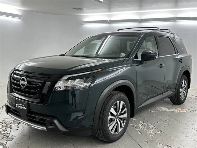 2024 Nissan Pathfinder SL