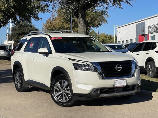 2024 Nissan Pathfinder SL