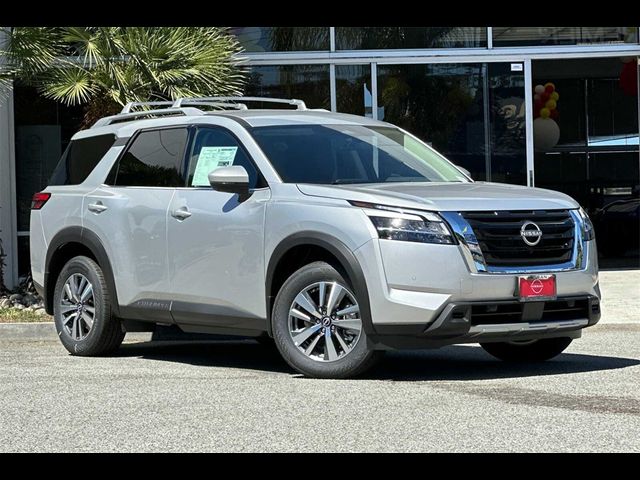 2024 Nissan Pathfinder SL