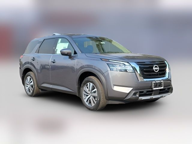 2024 Nissan Pathfinder SL