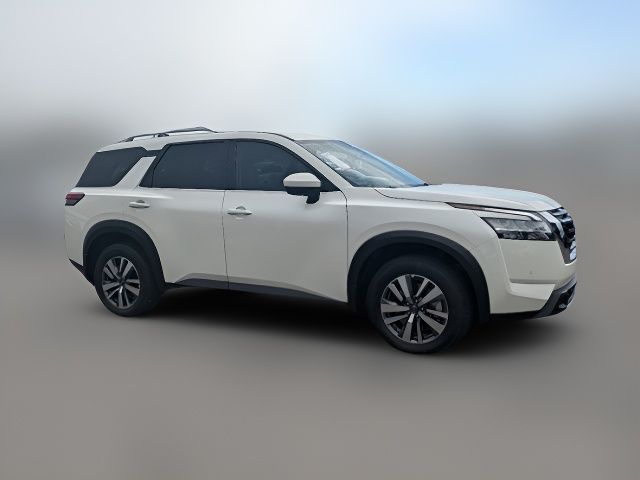 2024 Nissan Pathfinder SL