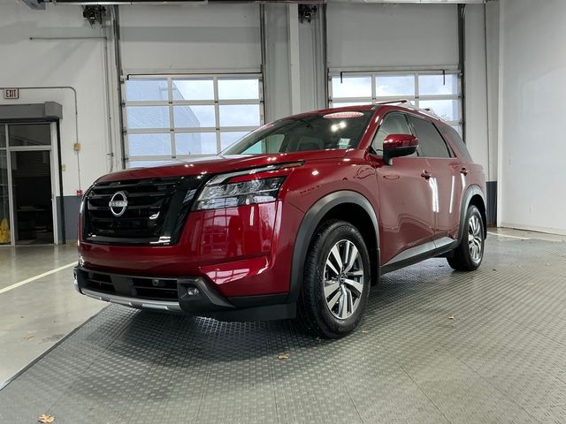 2024 Nissan Pathfinder SL