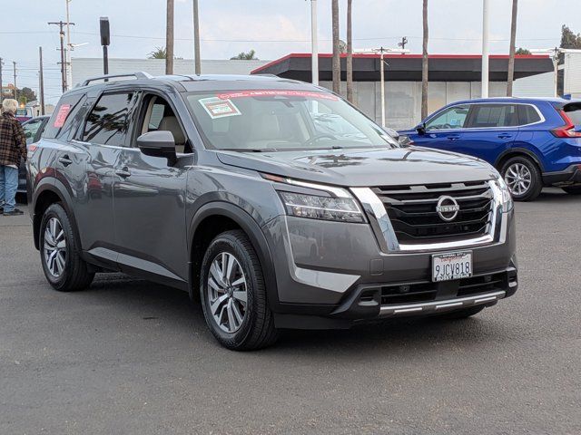 2024 Nissan Pathfinder SL