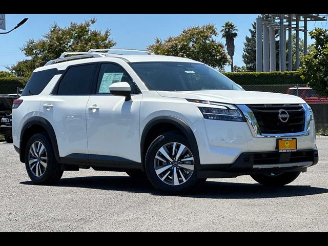 2024 Nissan Pathfinder SL