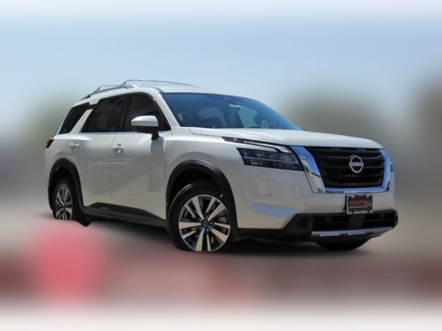 2024 Nissan Pathfinder SL