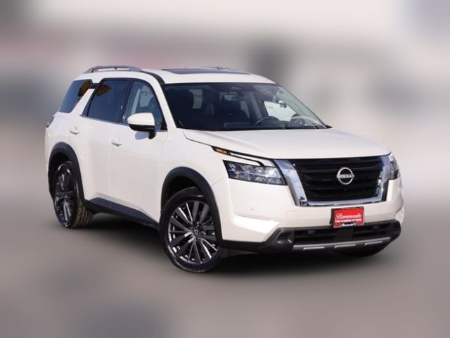 2024 Nissan Pathfinder SL