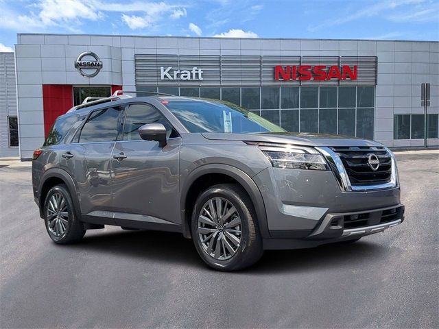 2024 Nissan Pathfinder SL