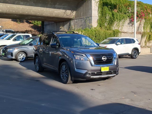 2024 Nissan Pathfinder SL