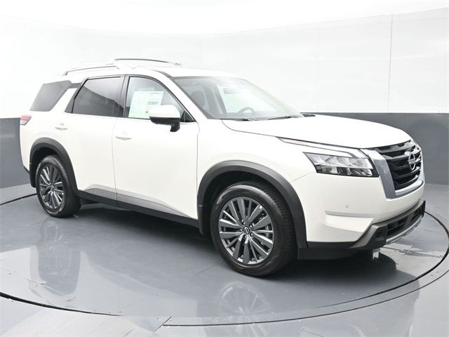 2024 Nissan Pathfinder SL