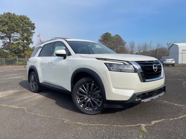 2024 Nissan Pathfinder SL