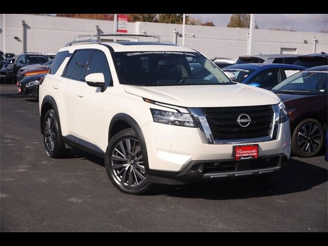 2024 Nissan Pathfinder SL