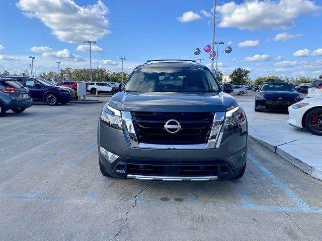 2024 Nissan Pathfinder SL