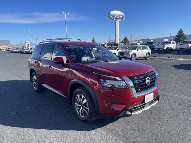 2024 Nissan Pathfinder SL