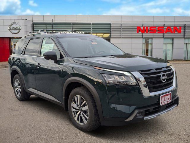 2024 Nissan Pathfinder SL