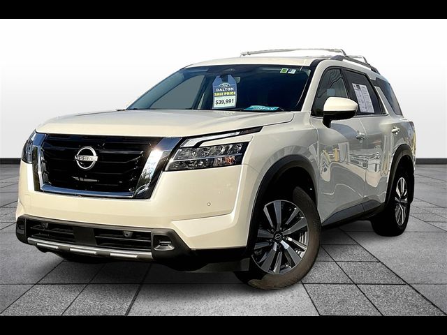 2024 Nissan Pathfinder SL