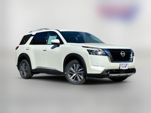 2024 Nissan Pathfinder SL