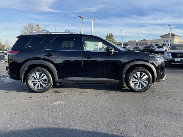 2024 Nissan Pathfinder SL