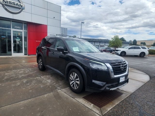 2024 Nissan Pathfinder SL