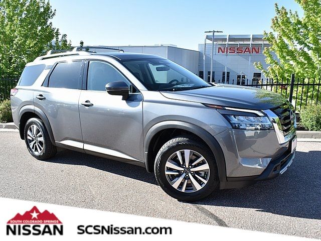 2024 Nissan Pathfinder SL