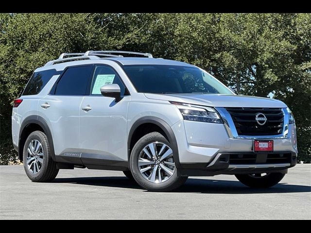 2024 Nissan Pathfinder SL