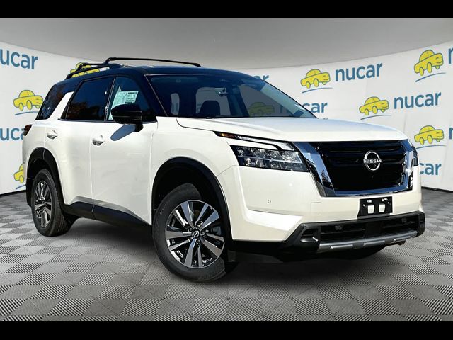 2024 Nissan Pathfinder SL