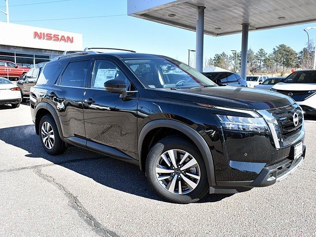 2024 Nissan Pathfinder SL