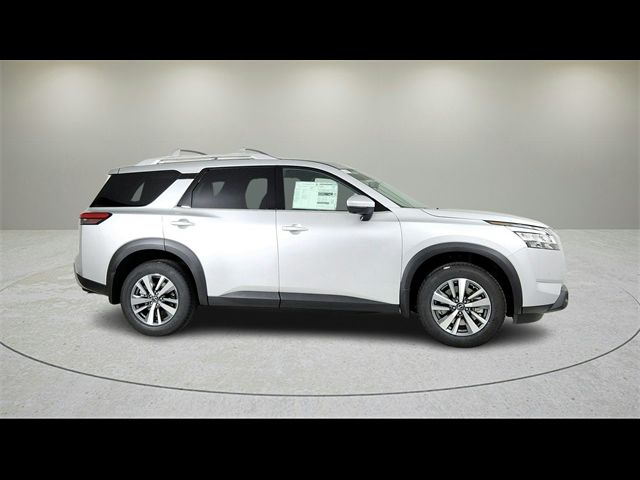 2024 Nissan Pathfinder SL