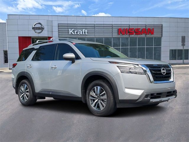 2024 Nissan Pathfinder SL