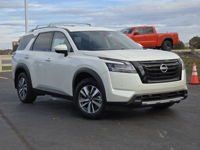 2024 Nissan Pathfinder SL