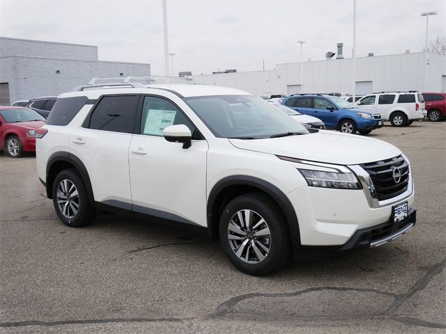 2024 Nissan Pathfinder SL