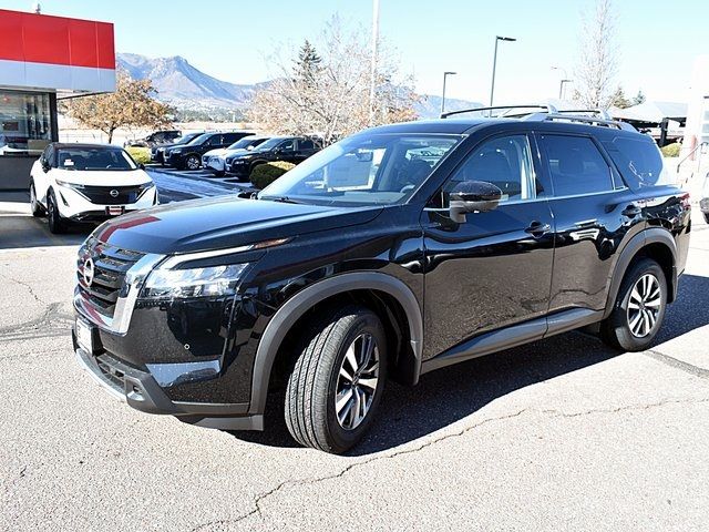 2024 Nissan Pathfinder SL