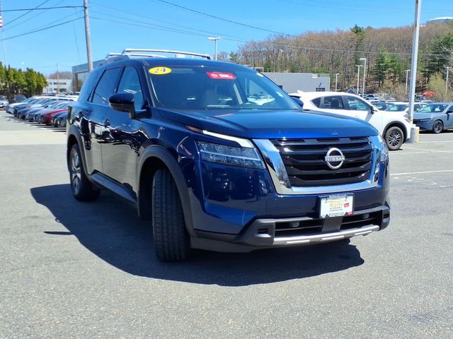 2024 Nissan Pathfinder SL