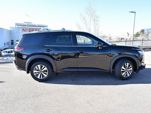 2024 Nissan Pathfinder SL