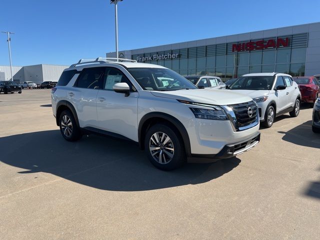 2024 Nissan Pathfinder SL