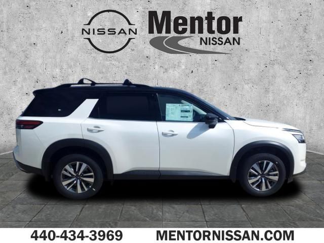 2024 Nissan Pathfinder SL