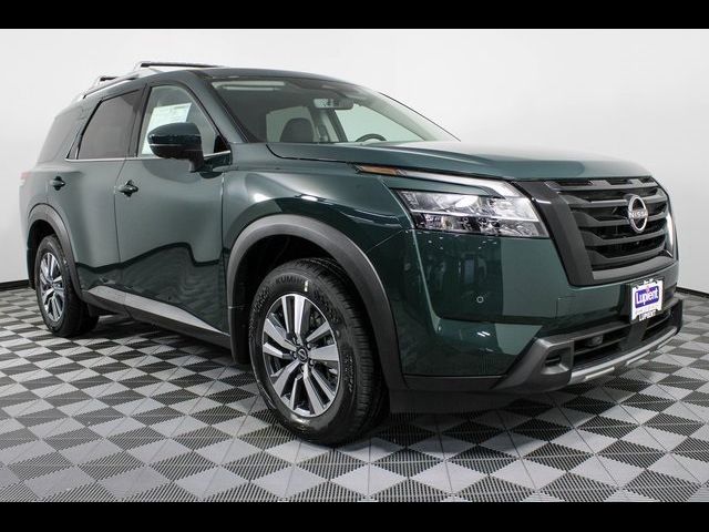 2024 Nissan Pathfinder SL