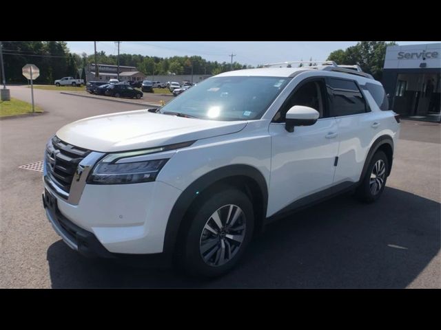 2024 Nissan Pathfinder SL