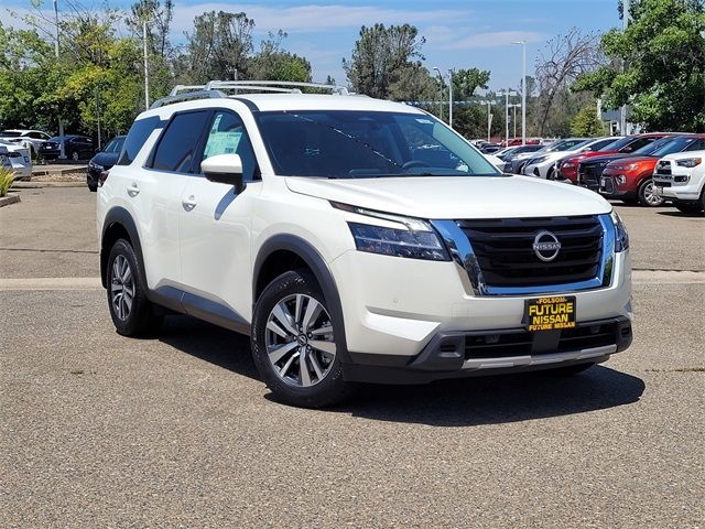 2024 Nissan Pathfinder SL