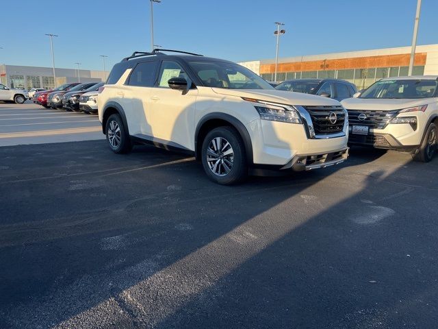 2024 Nissan Pathfinder SL