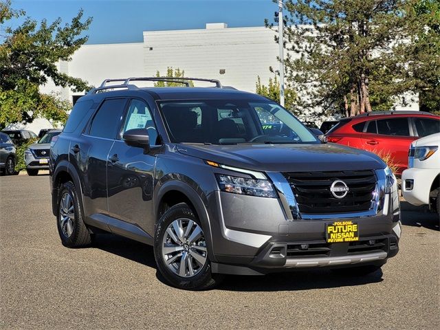 2024 Nissan Pathfinder SL