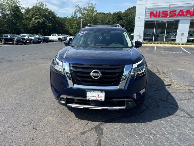 2024 Nissan Pathfinder SL