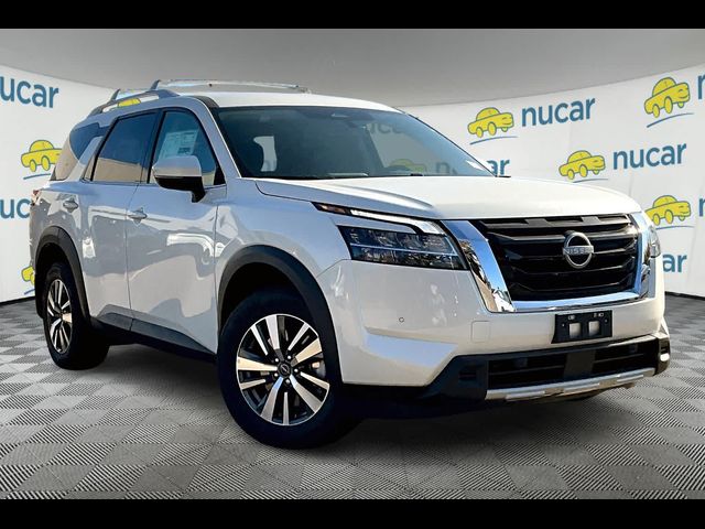 2024 Nissan Pathfinder SL