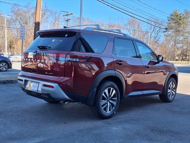 2024 Nissan Pathfinder SL