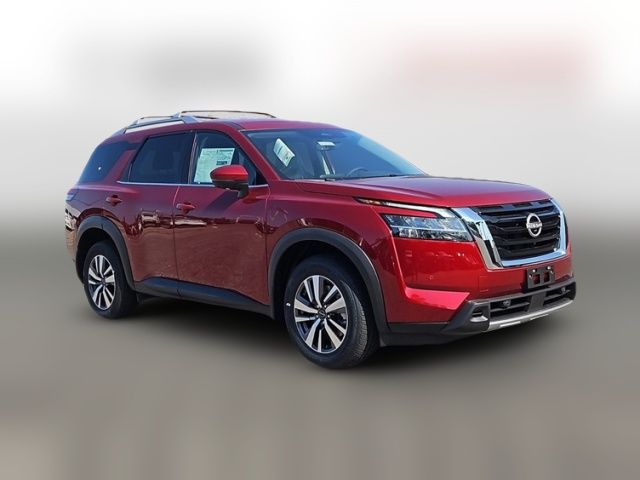 2024 Nissan Pathfinder SL