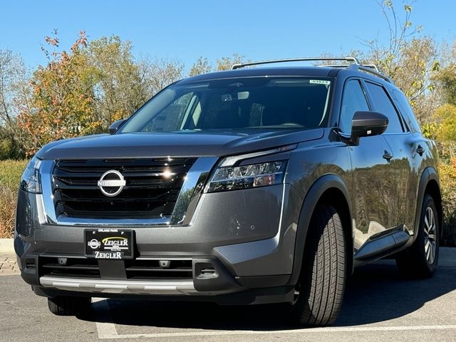 2024 Nissan Pathfinder SL