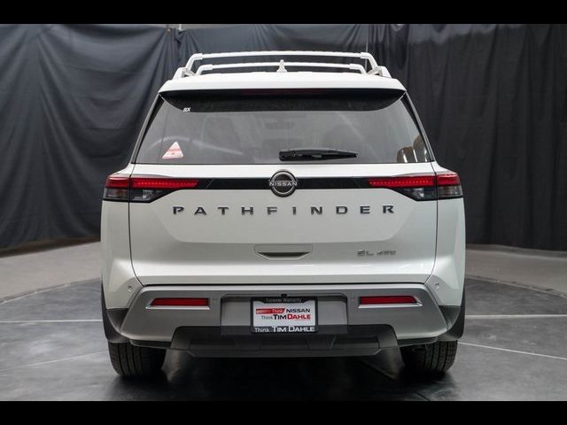 2024 Nissan Pathfinder SL