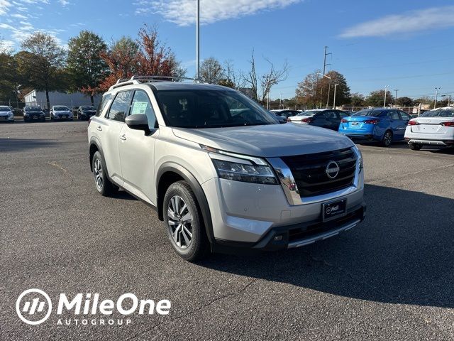 2024 Nissan Pathfinder SL