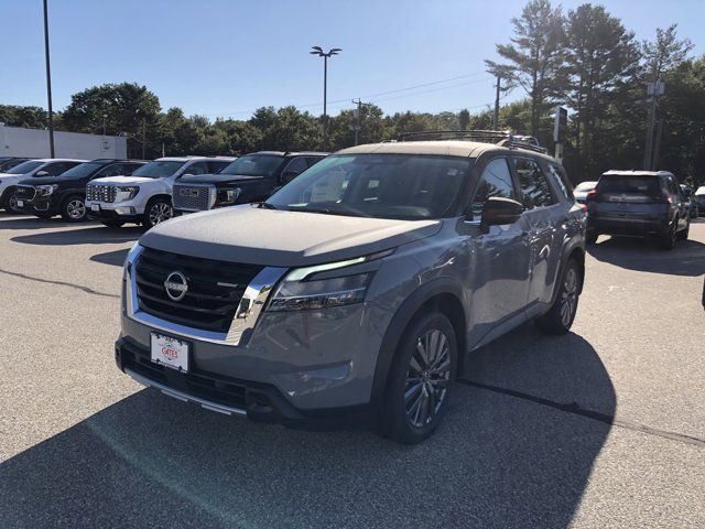 2024 Nissan Pathfinder SL