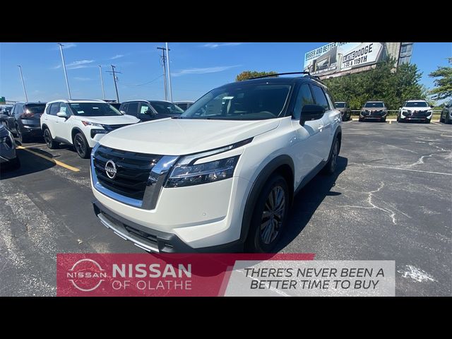 2024 Nissan Pathfinder SL